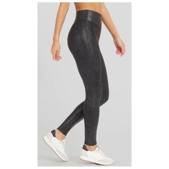 Spanx Women’s Sz XL Black Faux Leather High Rise Leggings Pull On Shaping - Picture 2 of 16